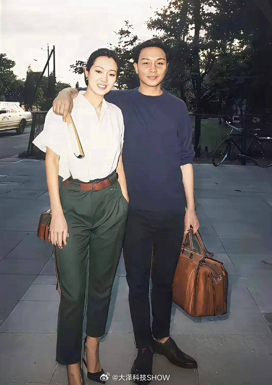 没有美颜，没有滤镜，依然美的心醉，现在的网红脸真是让人恶心！关晓彤搅半天一口没吃