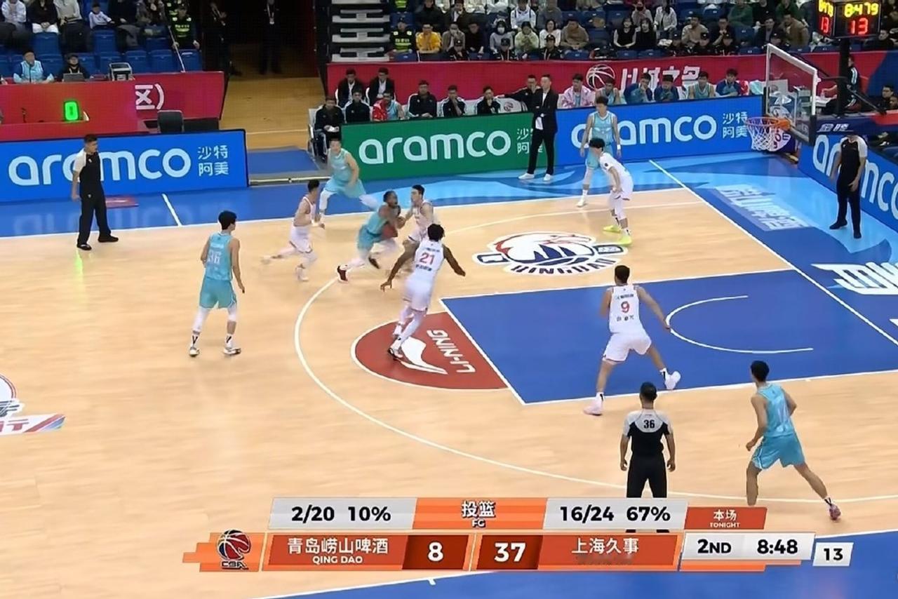 青岛男篮真的没有存在的必要了，建议解散。一支全靠外援的球队有什么存在的意义呢，关