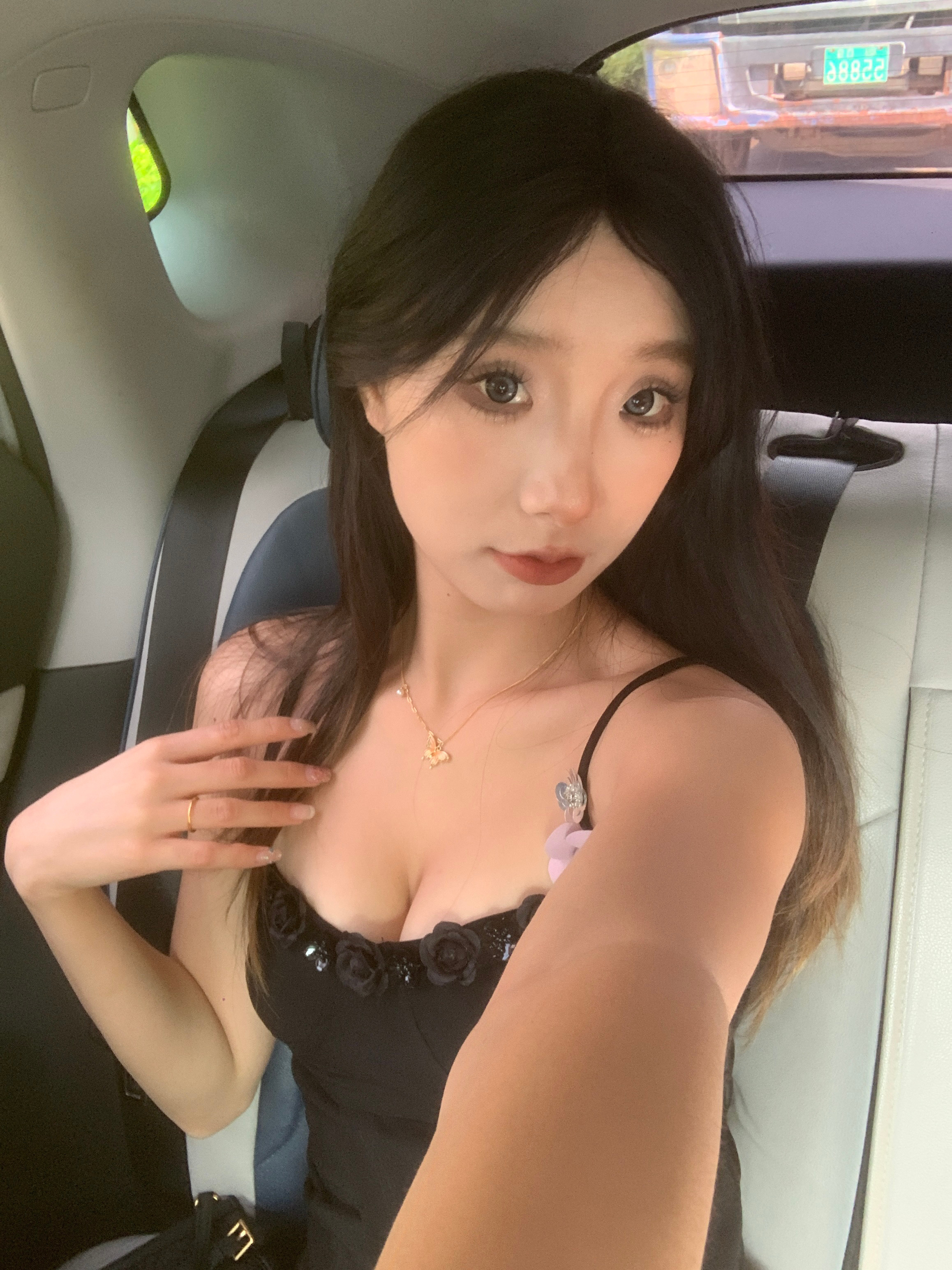 感觉找到了适合自己的妆容 今天好会化[酷]（手机拍不出来我打的闪片） ​​​