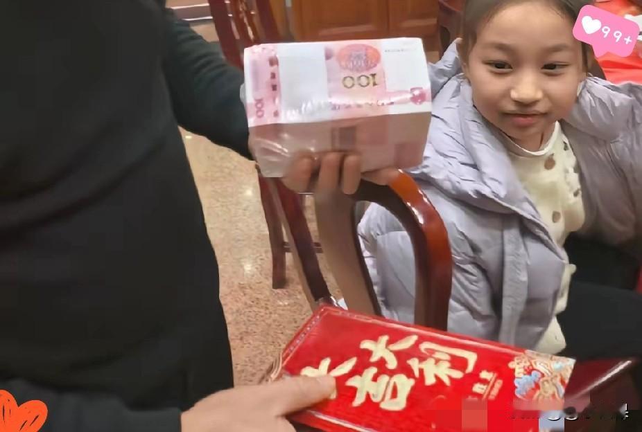 浙江这位老父亲的压岁钱一出手，全网直接看愣了，给儿媳10万，是把儿媳当家人，给足