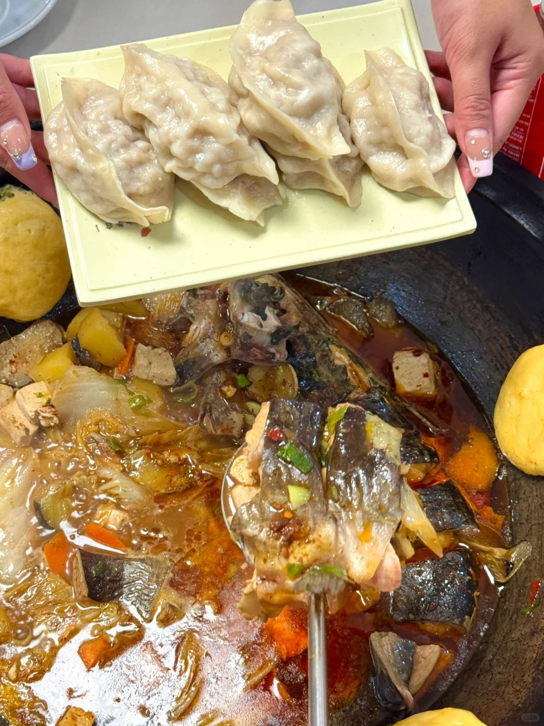 淄博！明清街的铁锅炖鱼也不错！