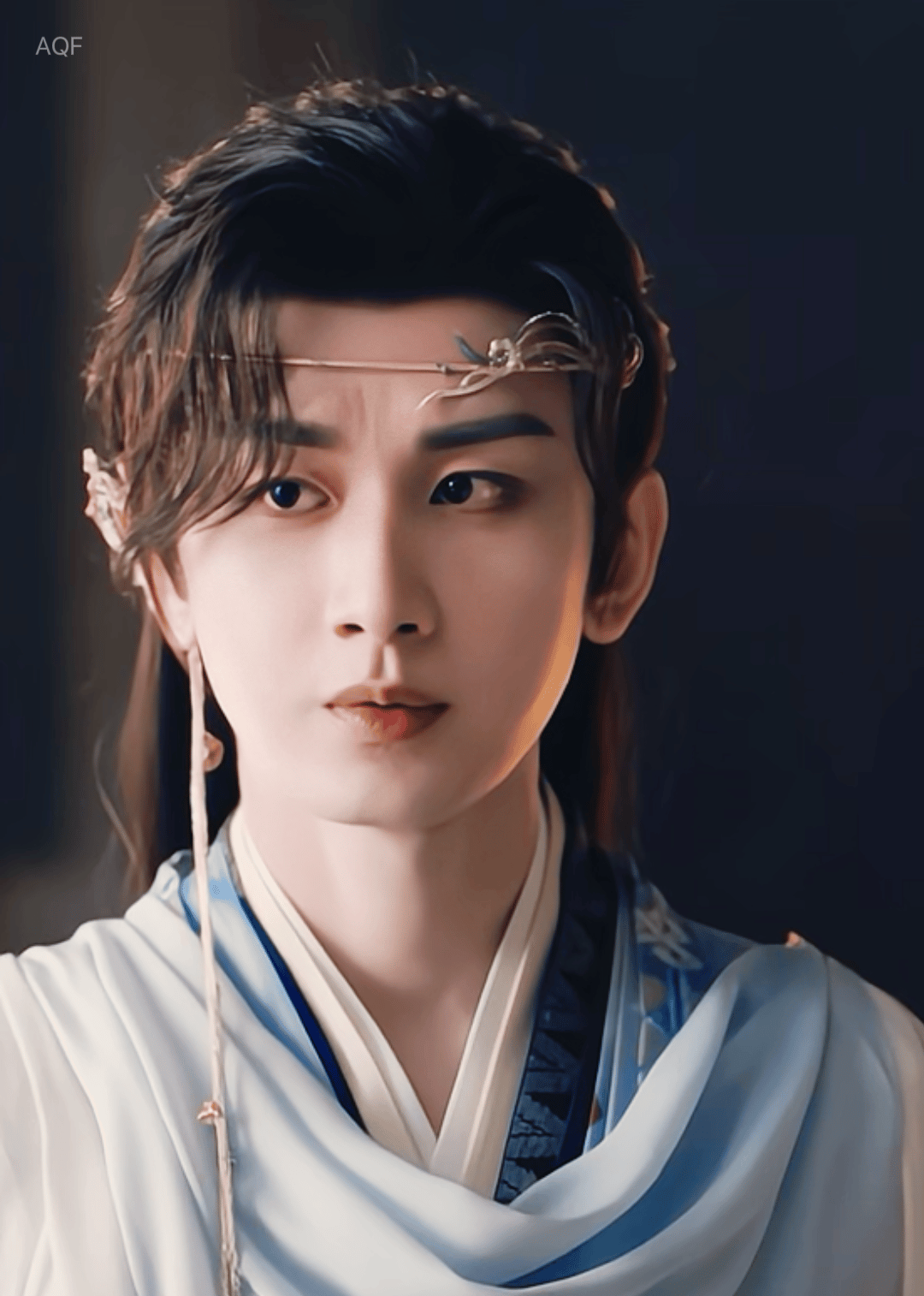 突然发现，成毅家，有一半人逼逼赖赖的不包场，也比别的粉圈包的多。（人多有钱任性！