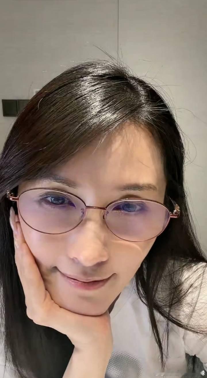 徐洁儿说双人秀是内投结果 真的被姐姐的松弛感折服，无论外界如何纷扰，她永远淡定自