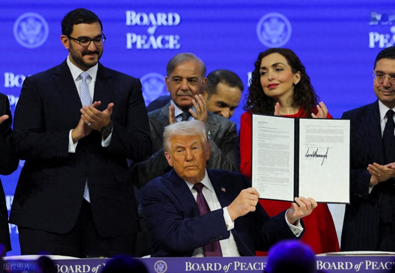 一觉醒来变天，格陵兰被卖了，吕特痛快答应，只求特朗普手下留情！
 
事情发生在2