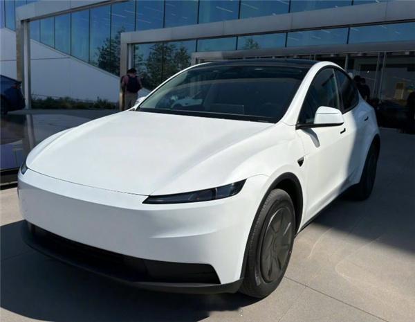 廉价版特斯拉Model Y实拍图来了，国内能卖到20万以下吗？[泪奔] ​​​