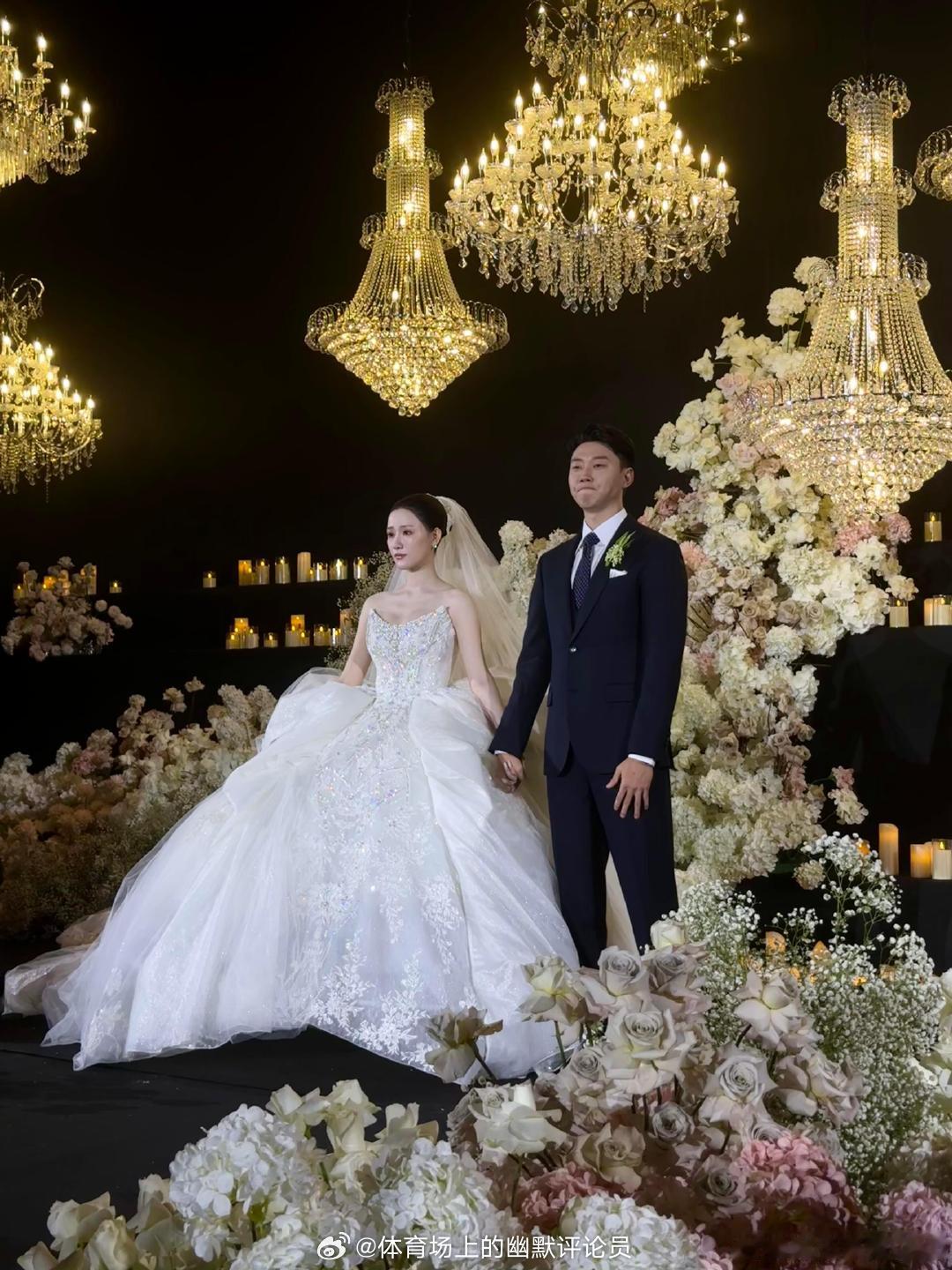 山东泰山球员高准翼举办婚礼 | 山东泰山球员高准翼在老家延吉举办婚礼。前国足队长