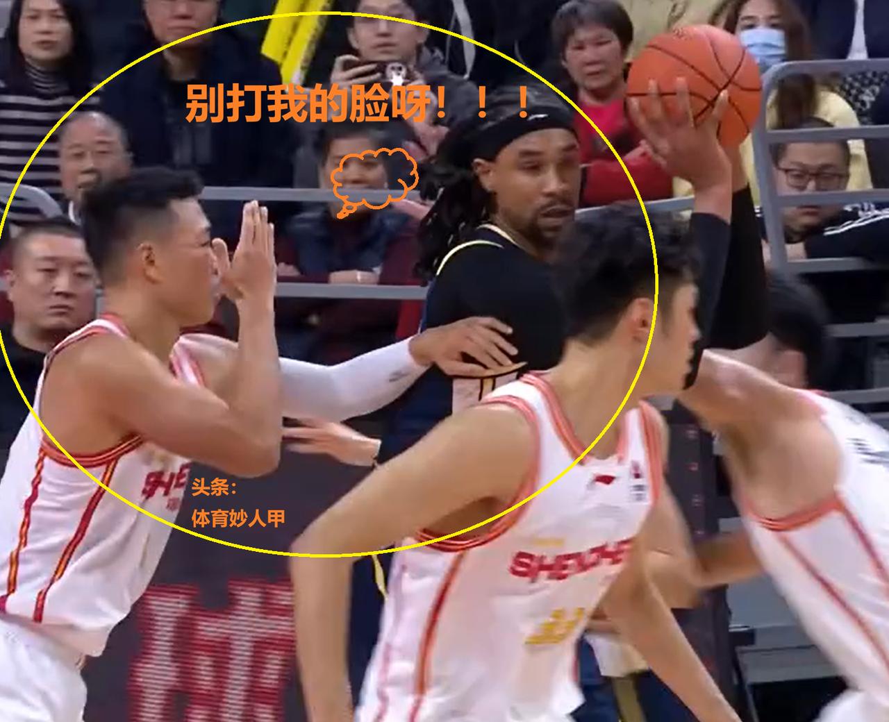 可怜！一只手防守，一只手护自己的脸 球迷：CBA赛场怎么如此惨烈？
昨晚，CBA