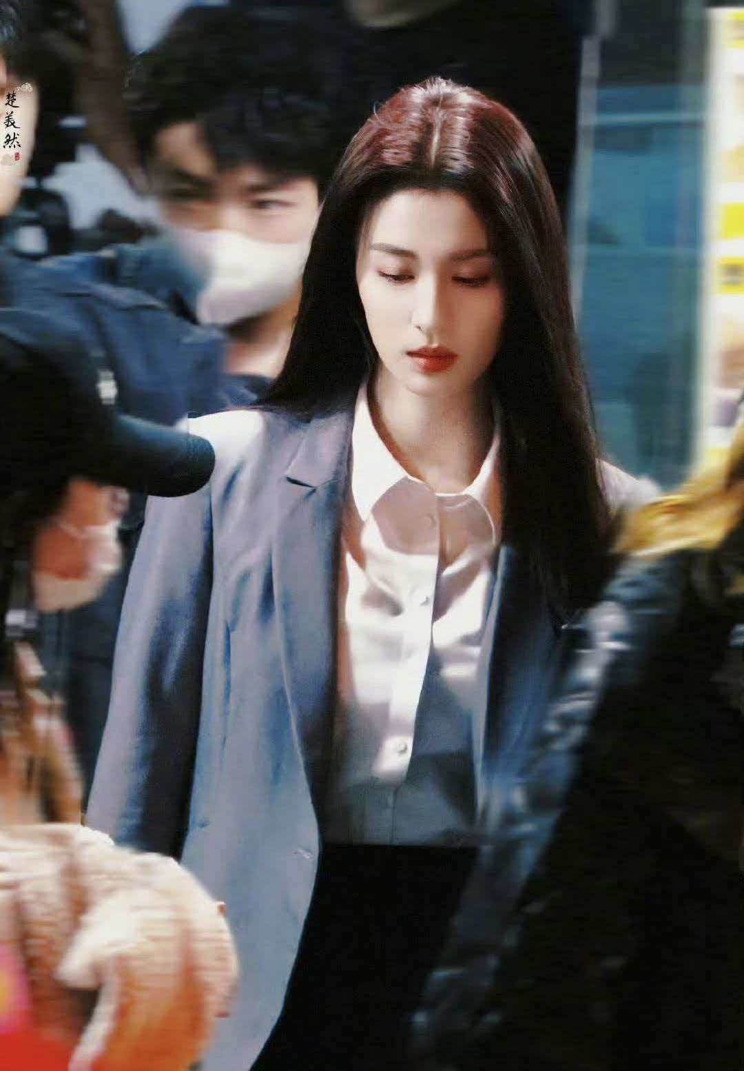 檀健次王楚然新剧抢一个煎饼吃 一个煎饼引发的“血案”。两人都是投行精英，算不过来