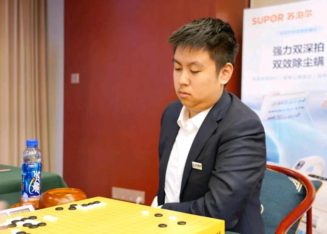 未来可期~又一把快刀



金禹丞~中国围棋的又一把快刀，2004年6月出生的辽