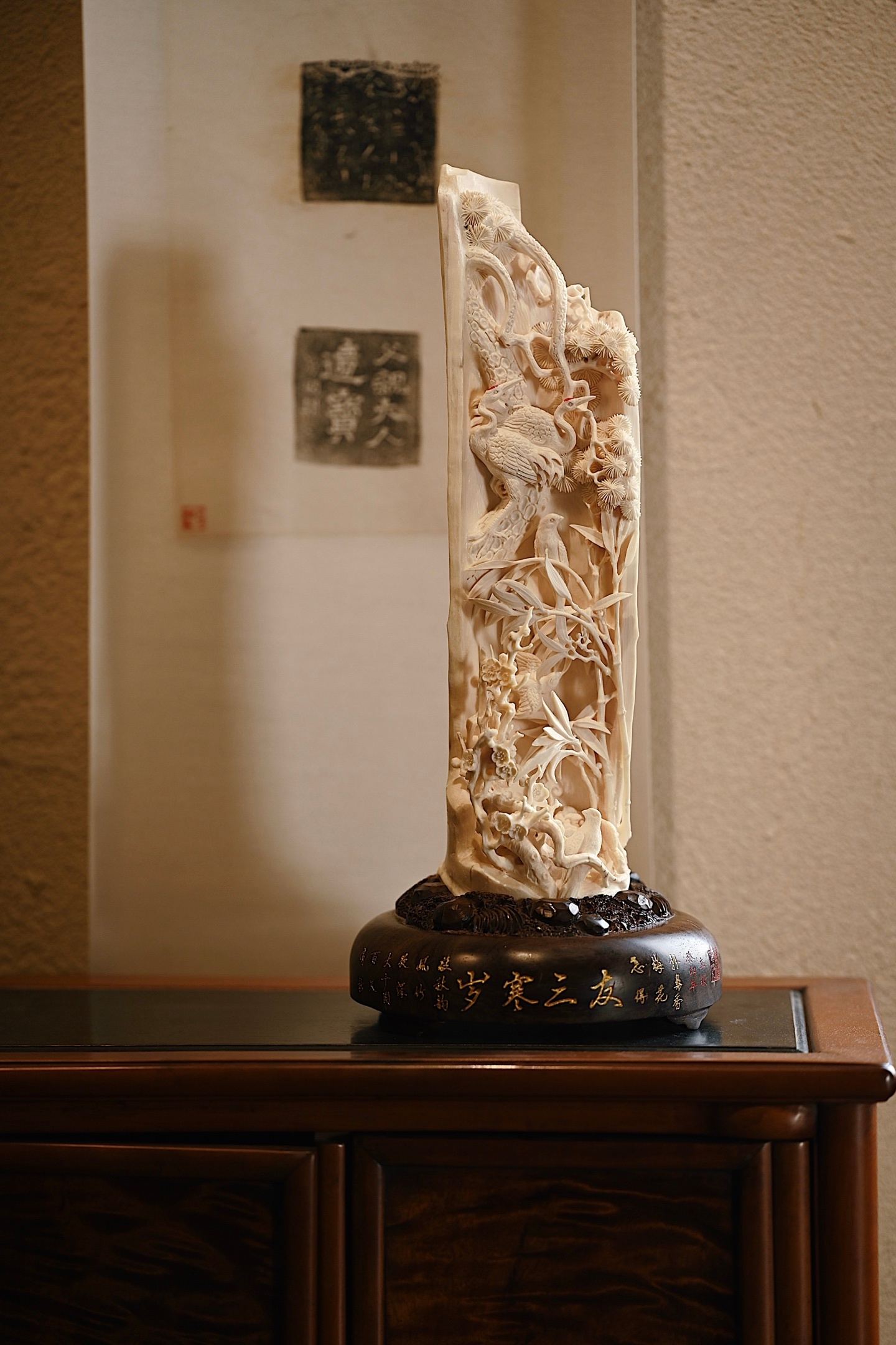 猛犸 | 清鹤•岁寒三友 摆件料质细密温润，巧琢松、竹、梅，错落有致，构思巧妙，