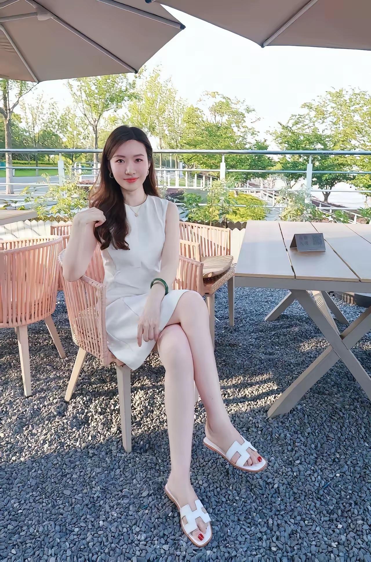 已离婚，喜欢她的人可以排队追求了
