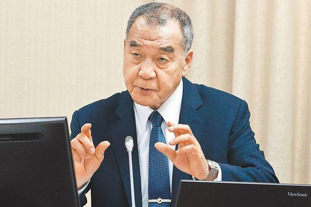 邱国正胆子怎么这么大？手握台军调度权公然放狠话，解放军正常巡航就敢下令开火？篡改