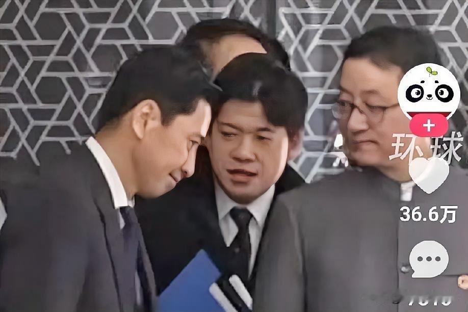 2025.11.18日日本金井正彰低头听外交部亚洲司司长刘劲松训话！
刘劲松送金