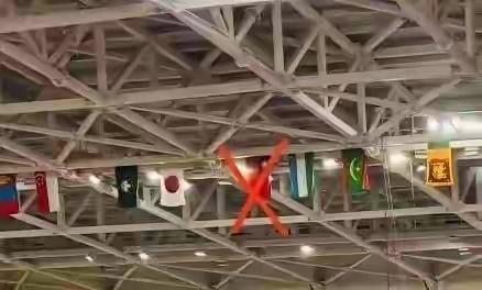 竟然把台湾省的伪旗悬挂起来，印度明显就是故意的，因为之前他们就和弯弯眉来眼去，这