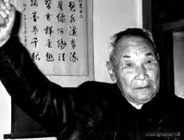 王清松（1918—2015）河南新乡人，原是小学教师 。1937年抗战爆发，17