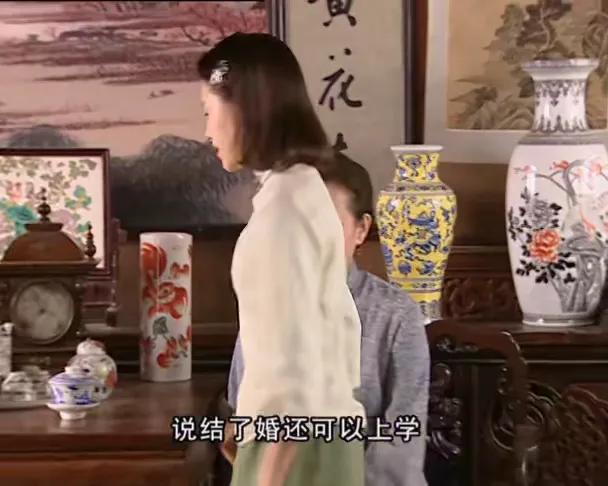 真正打动冷清秋让冷清秋嫁给金燕西的不是感情，而是金燕西答应她结婚后还可以继续上大