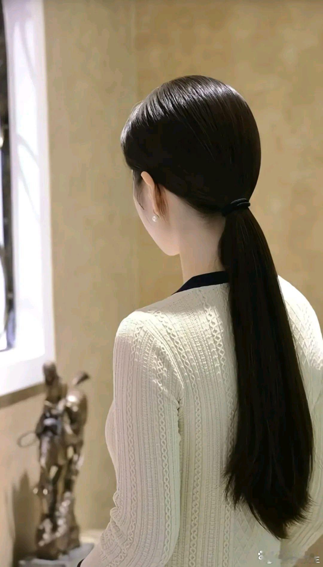 这大概是目前看到的最干净、脱俗、简约、文静的美吧？ ​​​
