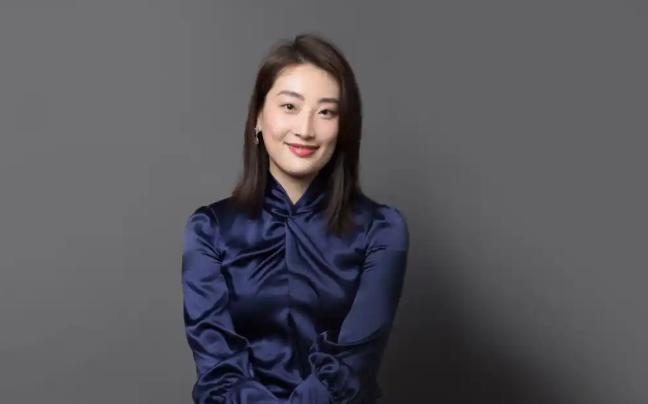 宗富力的个人品牌 Kelly One 在沉寂一年后低调重启，这次推出的“果然波波