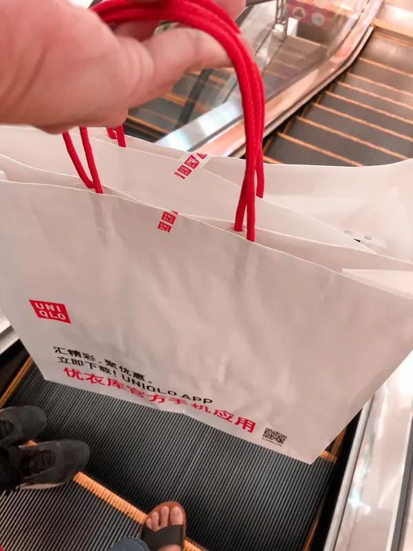 我可不认可“便宜没好货”这说法。就拿日用品来说，名创优品的很多小物件，价格亲民，