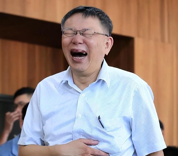 柯文哲被扒了！
吴子嘉捅破窗户纸？
留陈昭姿是为攀民进党？


柯文哲自己定的规