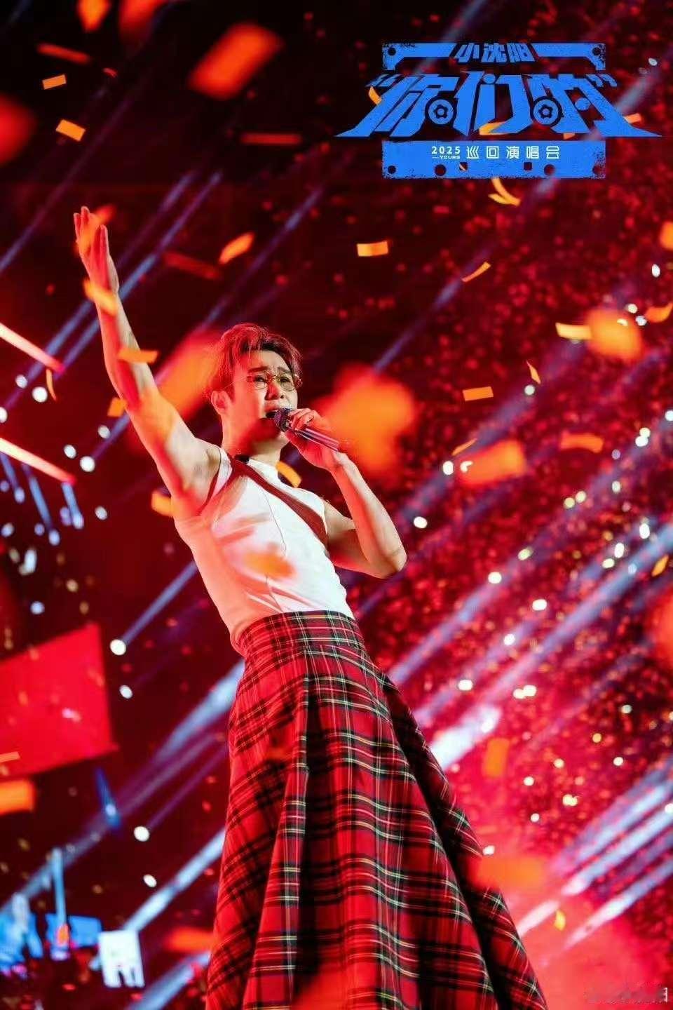 快去搜，
搜小沈阳谭晶《青藏高原》，
如果有一个可以灭掉全世界的高音，那就是这个