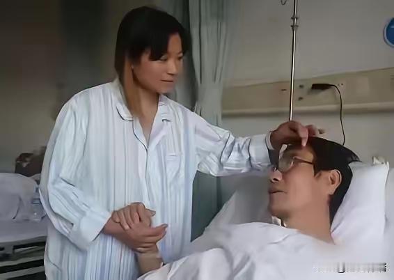 血缘从来不是衡量真心的标准，山东这桩往事看完心里五味杂陈。男子重病住院一个月，五