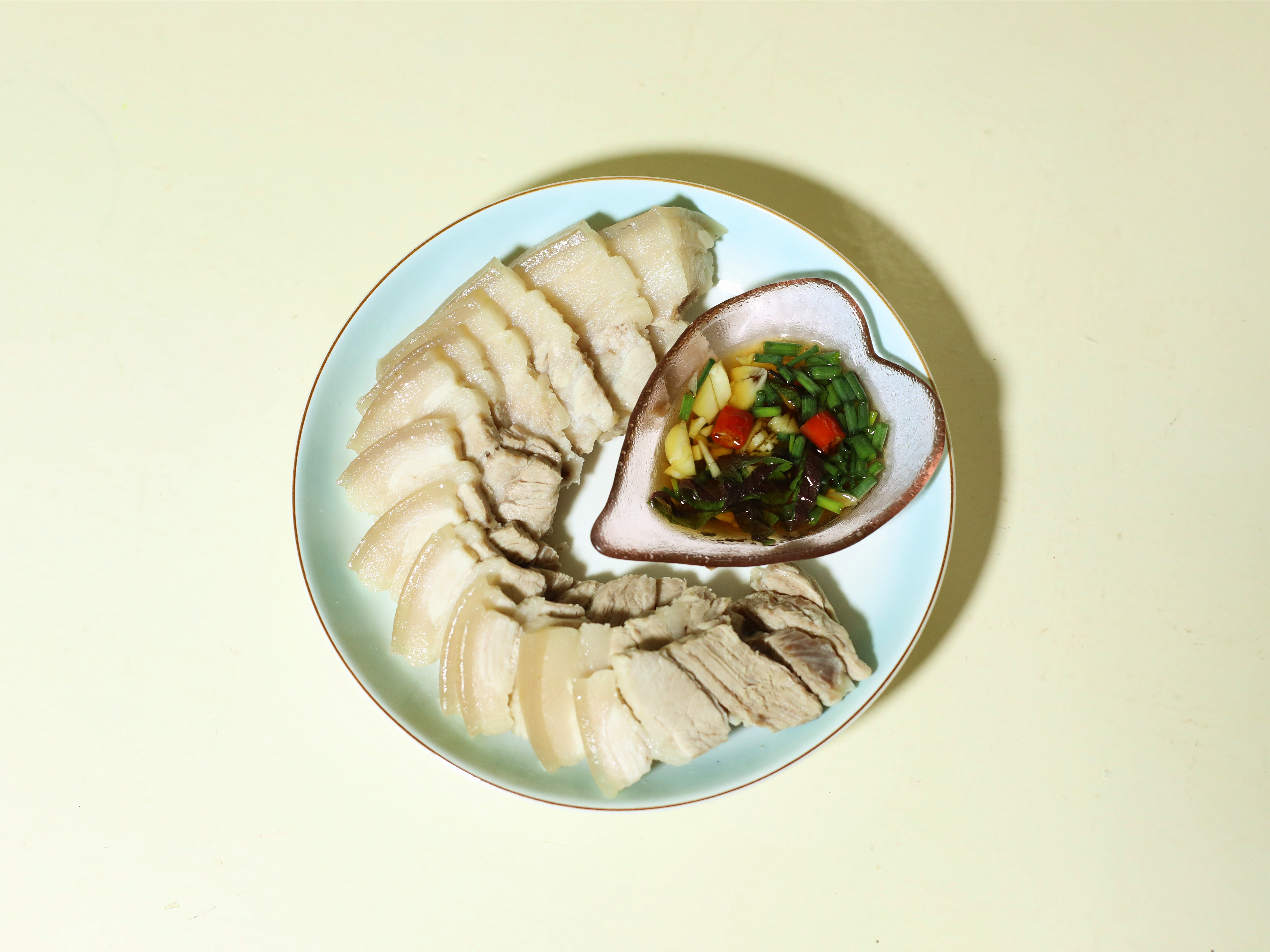自从网友们夸我后，我煮菜就更积极了，我还有好多好看餐具想展示。美食生活