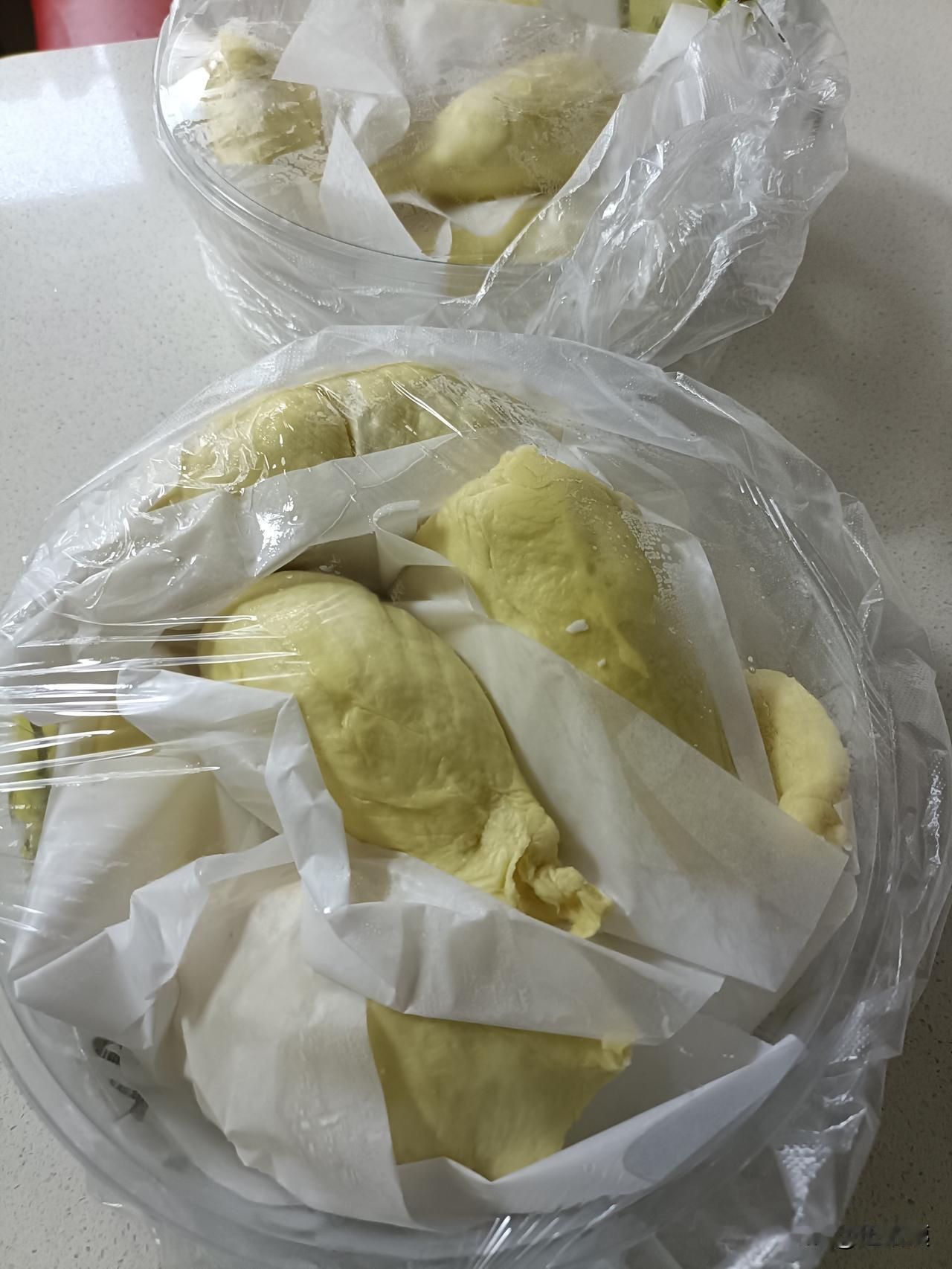 昨晚让老同志去水果店拿鸡蛋，我预订在那边的。
回来一开门，乐滋滋的朝我提溜着手提