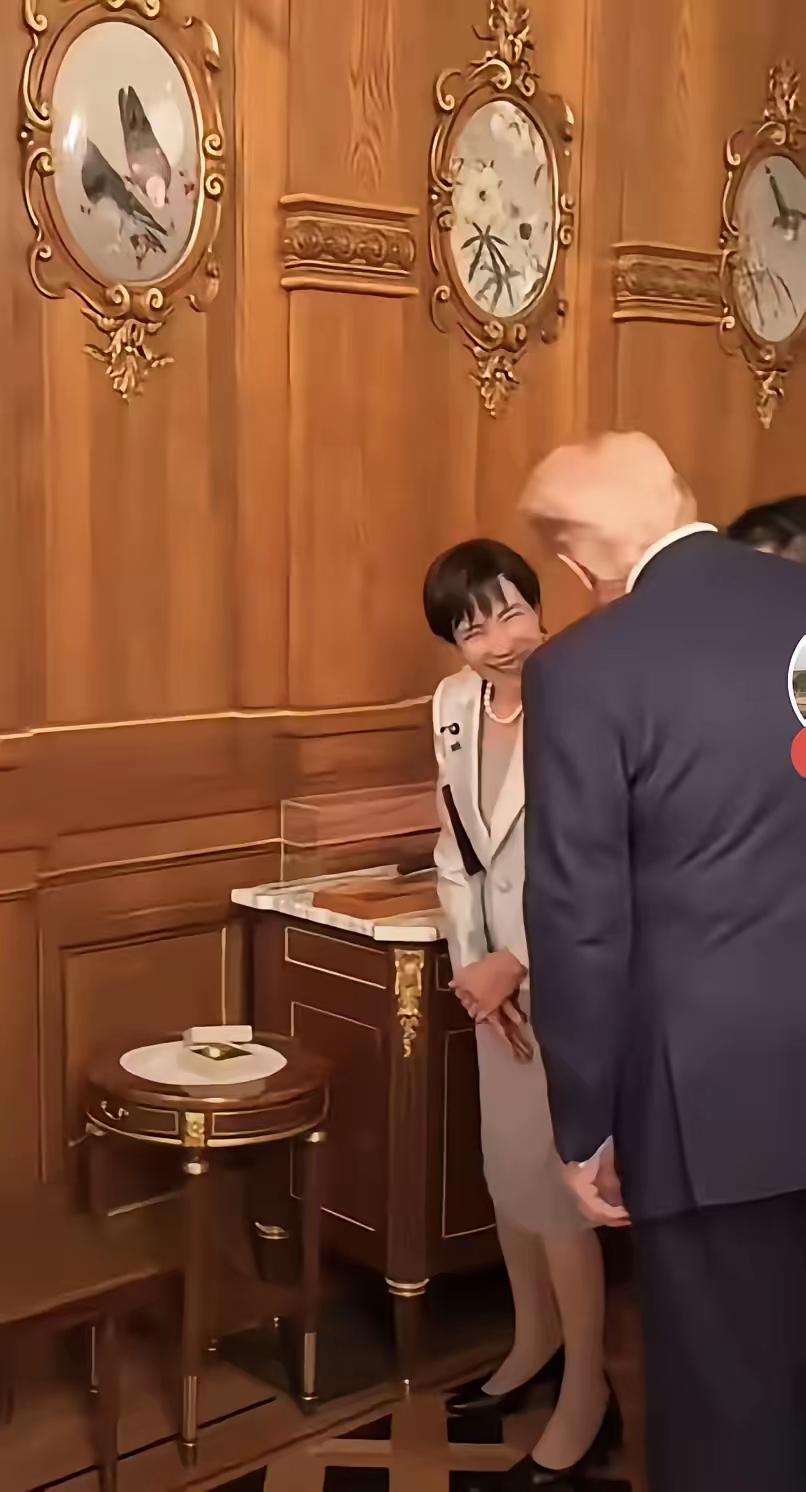 高市早苗将是日本又一个短命首相。不信，等着瞧。看她在特朗普面前那幅奴婢像，那像一