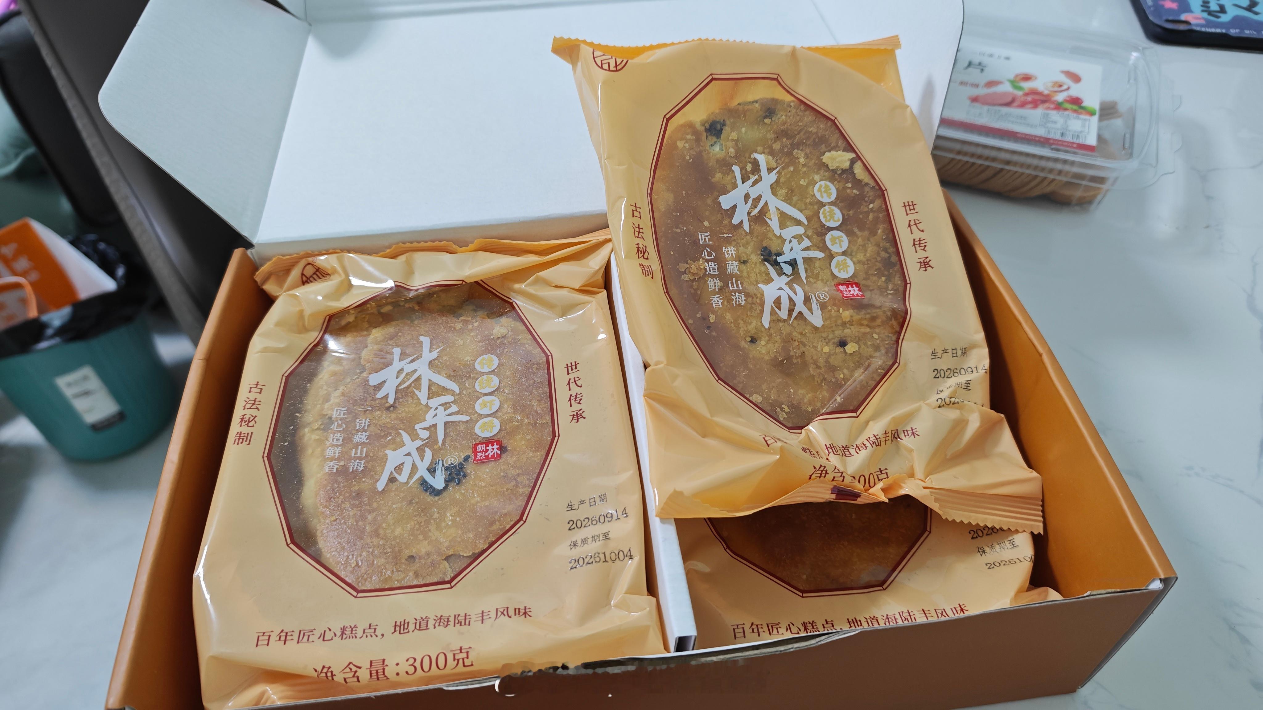 广东朋友给寄的，有点咸有点甜，这个味道有点复杂[笑cry][笑cry] ​​​