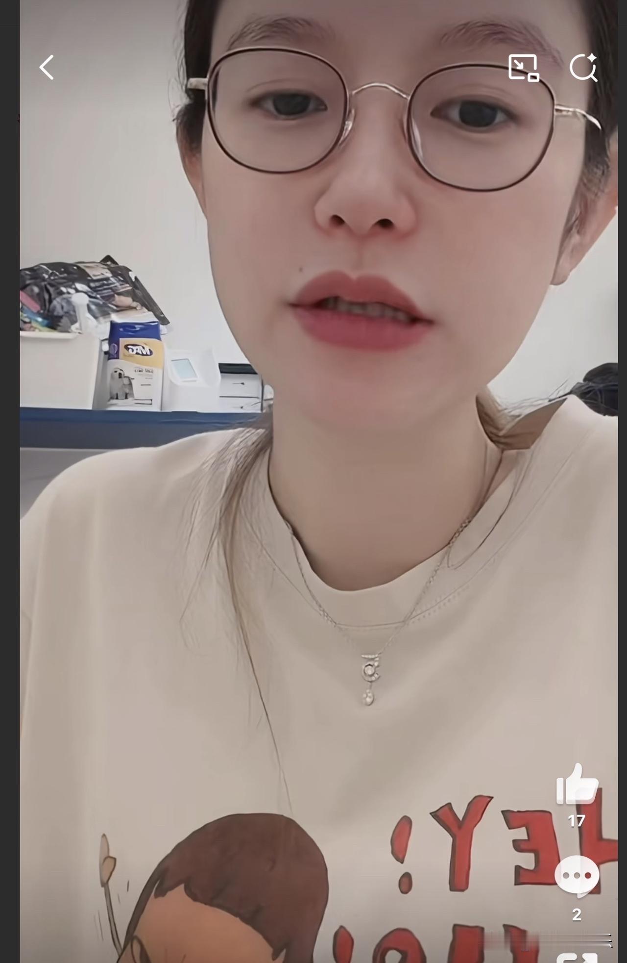 网红张大奕在直播时说：

“我和黄晓明没有交往过，大家不要相信一些文章，很明显我