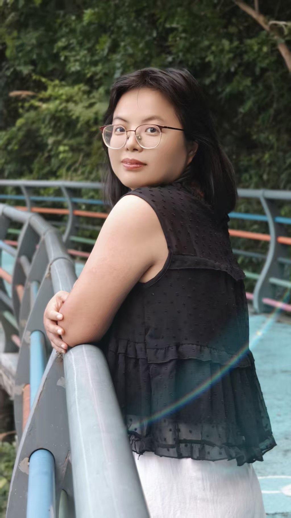 人一旦离婚，生活就变得很乱。

不管男女，都差不多。

我身边一个朋友，离婚一年