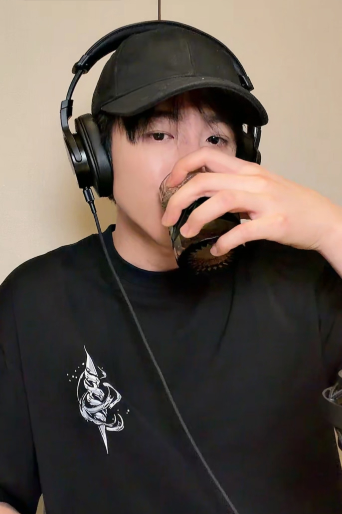 清纯男大！[爱慕][爱慕][爱慕]刘宇宁直播。刘宇宁 。摩登兄弟[超话] ​​​