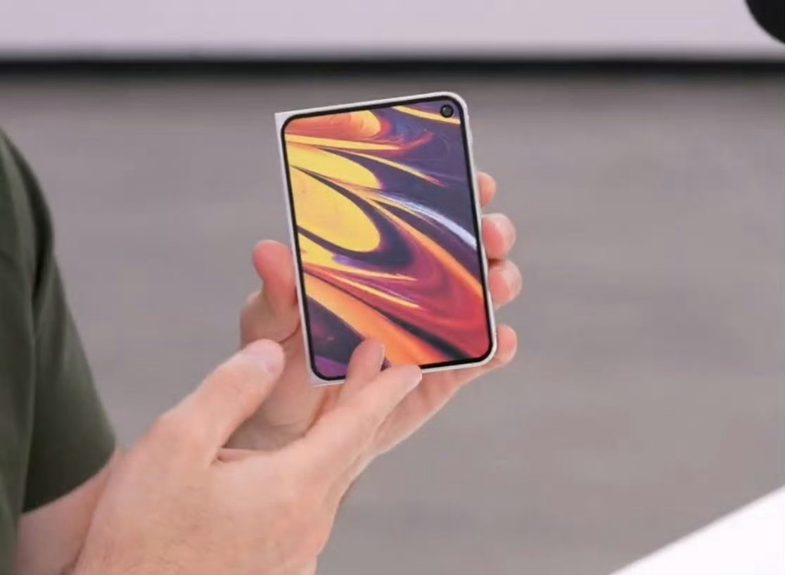 iPhoneUltra正面首次曝光单挖孔屏+侧边指纹，药丸屏没了，大家觉得这个正
