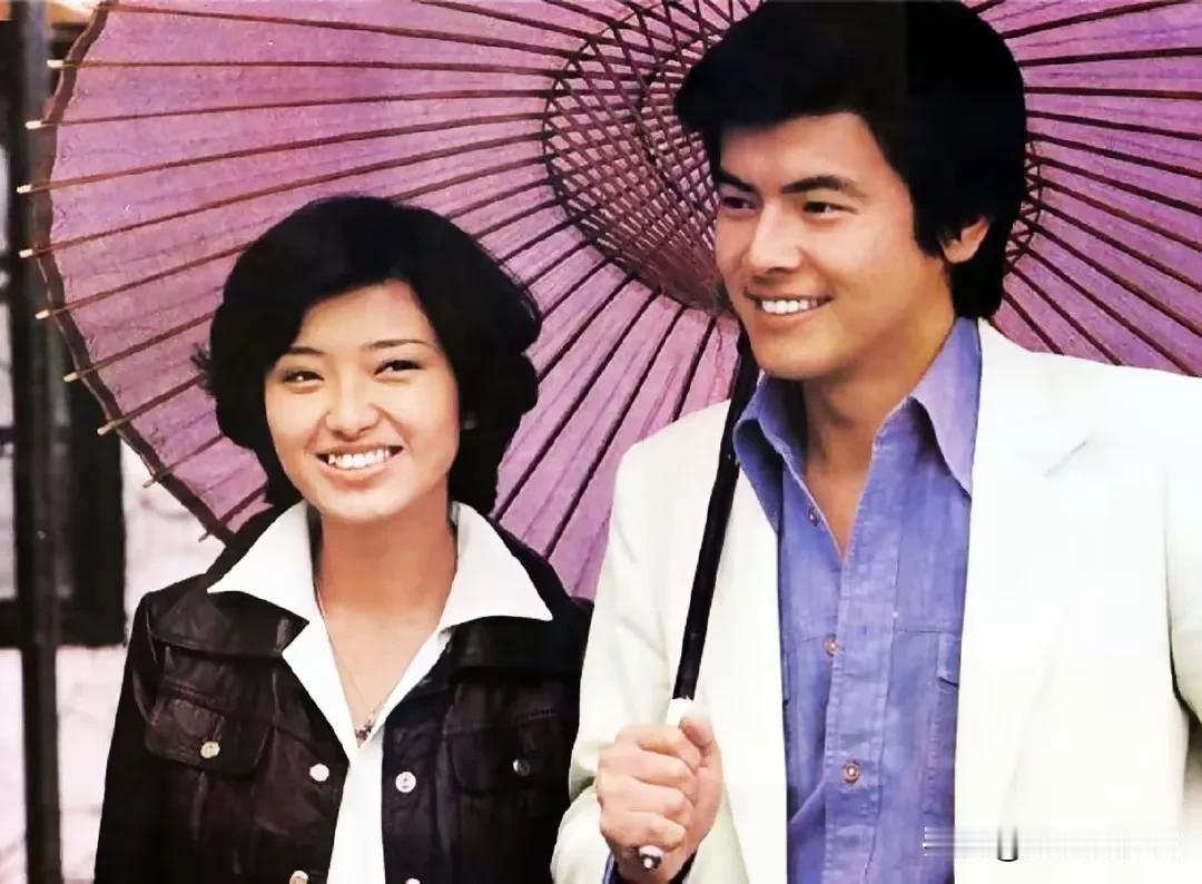 三浦友和守护山口百惠43年，两人从来不吵架，是对恩爱夫妻。婚后有两个儿子，生活得