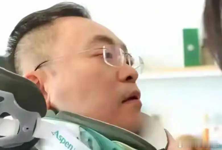 蔡磊渐冻症病情接近终末期 渐冻症，应该是世界最残忍的疾病之一大多数渐冻症患者的平