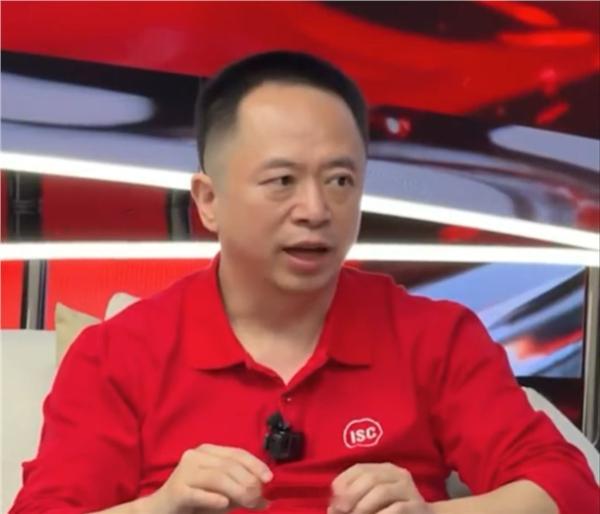 周鸿祎开怼黄仁勋：站着说话不腰疼6月25日消息，近日，在ISC.AI 2026第