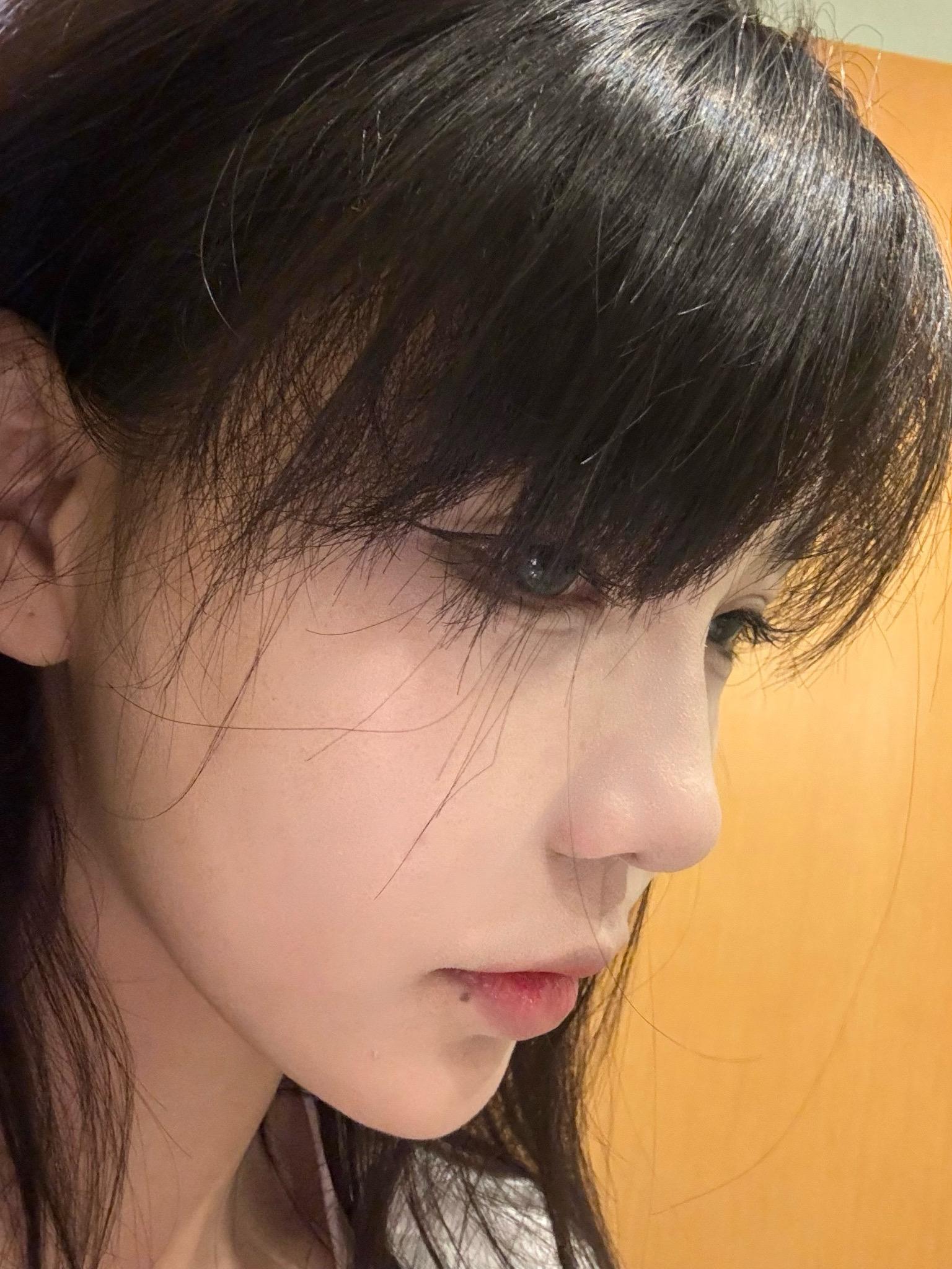 不是男的不喜欢整容脸 而是不喜欢整容太过的脸而已 美女谁都会看两眼 甚...