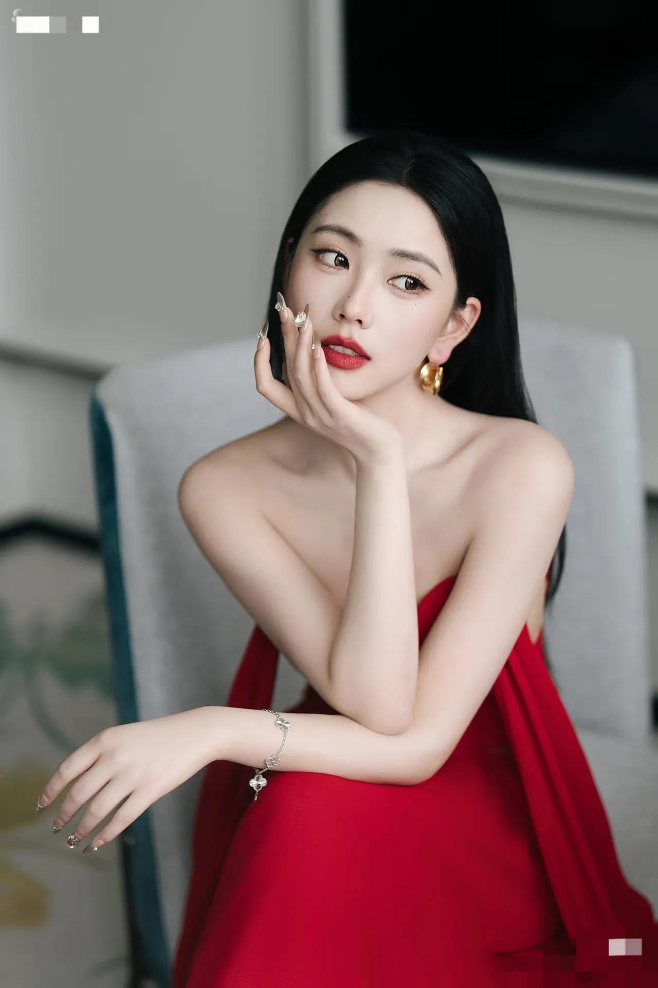 谁懂啊！对联圈的顶级浪漫谁能拒绝💘
 
本只想静静看高手对句风雅，
却被你的墨