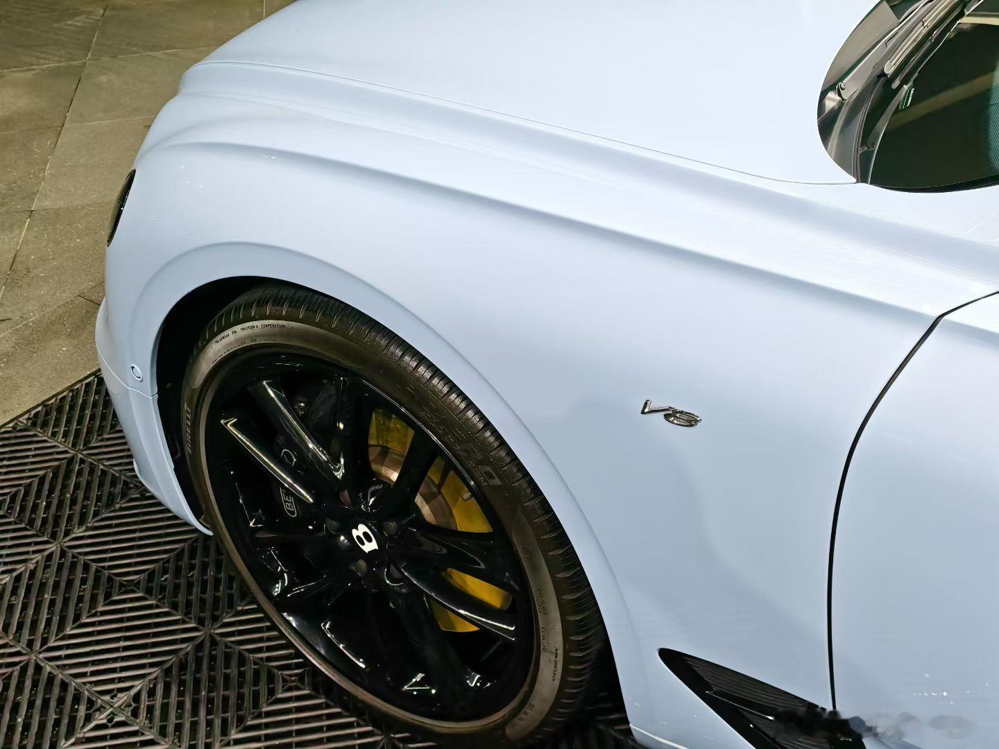 宾利 欧陆GT V823年上牌1.2万公里炫蓝外观/白蓝双拼内饰 选配穆勒包·天