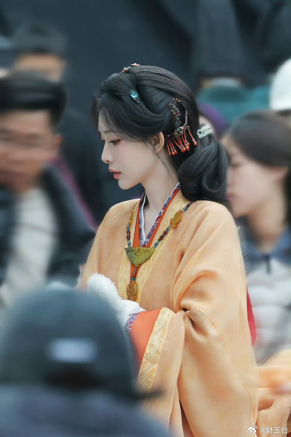 王鹤棣孟子义将门独后首个同框路透 终于等到同框，玄衣侯爷与将门嫡女同框氛围感直接