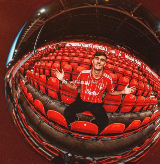 英超诺丁汉森林俱乐部官方宣布，球队正式租借签下那不勒斯前锋卢卡，租期至本赛季结束