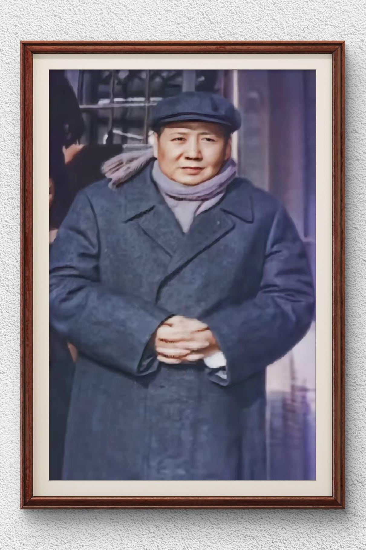 1949年前后，记录了建国前夕毛泽东同志的形象，展现了一代伟人从容沉稳的气质
