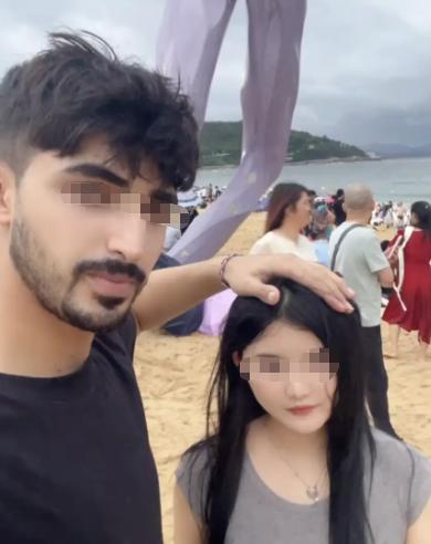 一名年轻女孩与相识多年的外国男网友线下见面，共处一夜后身体突然出现异常。第二天醒