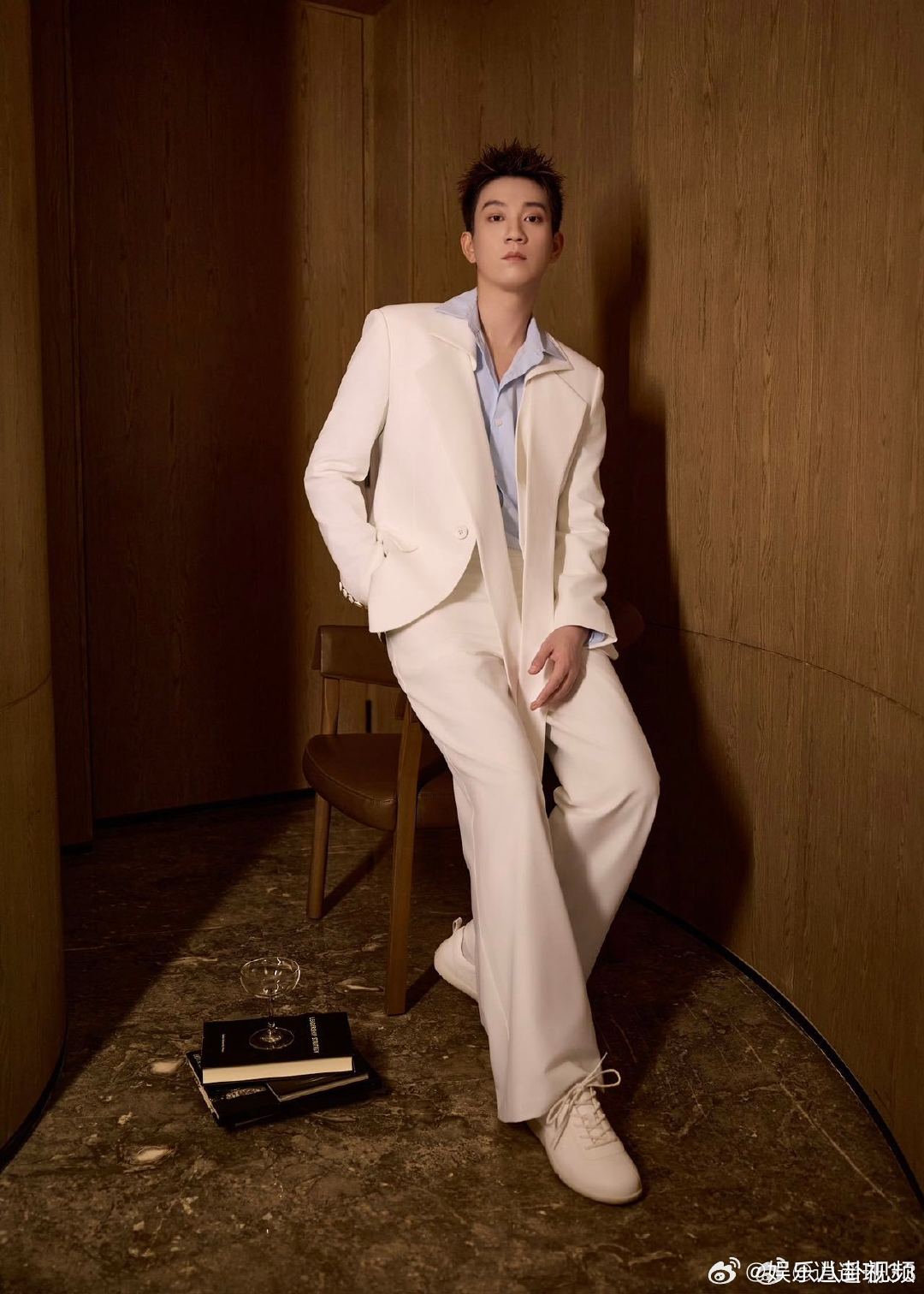 王子奇短短十天完成黑切白王子奇这反差感绝了！十天内从黑系酷盖秒变白衣王子，可酷可