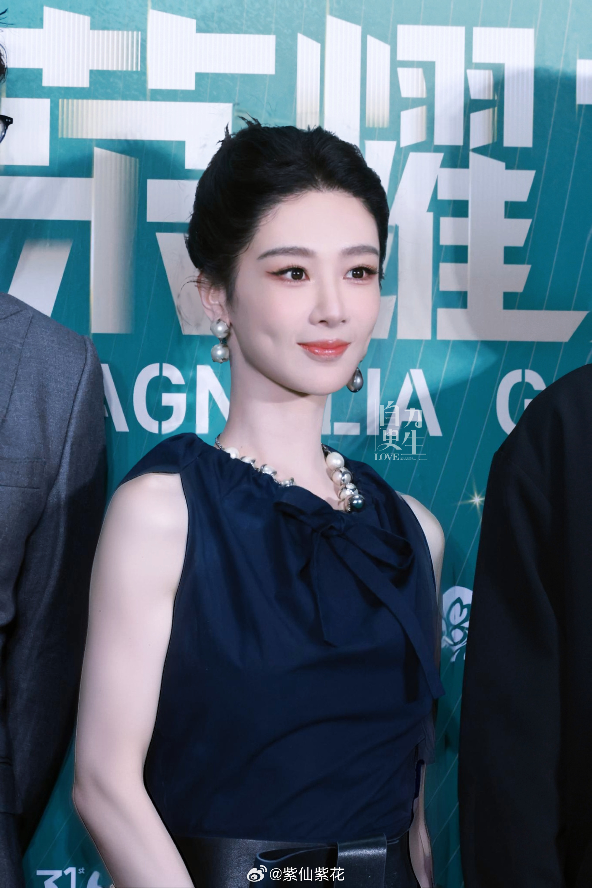 杨紫主动让C位今晚杨紫超级美气质绝了杨紫大花青衣气质