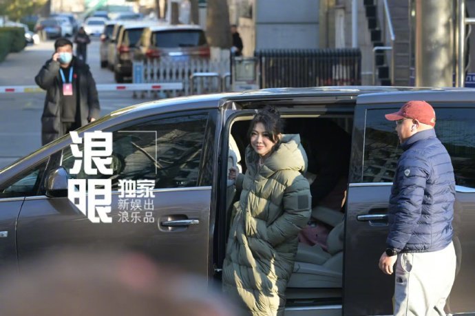 薛凯琪现身央视春晚联排  薛凯琪也现身央视参与第二次联排啦，好期待她的节目啊！不