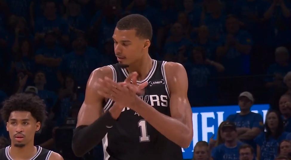 亚历山大夺得MVP，文班亚马说出心里话，说的很实在
今天NBA季后赛，马刺队客场