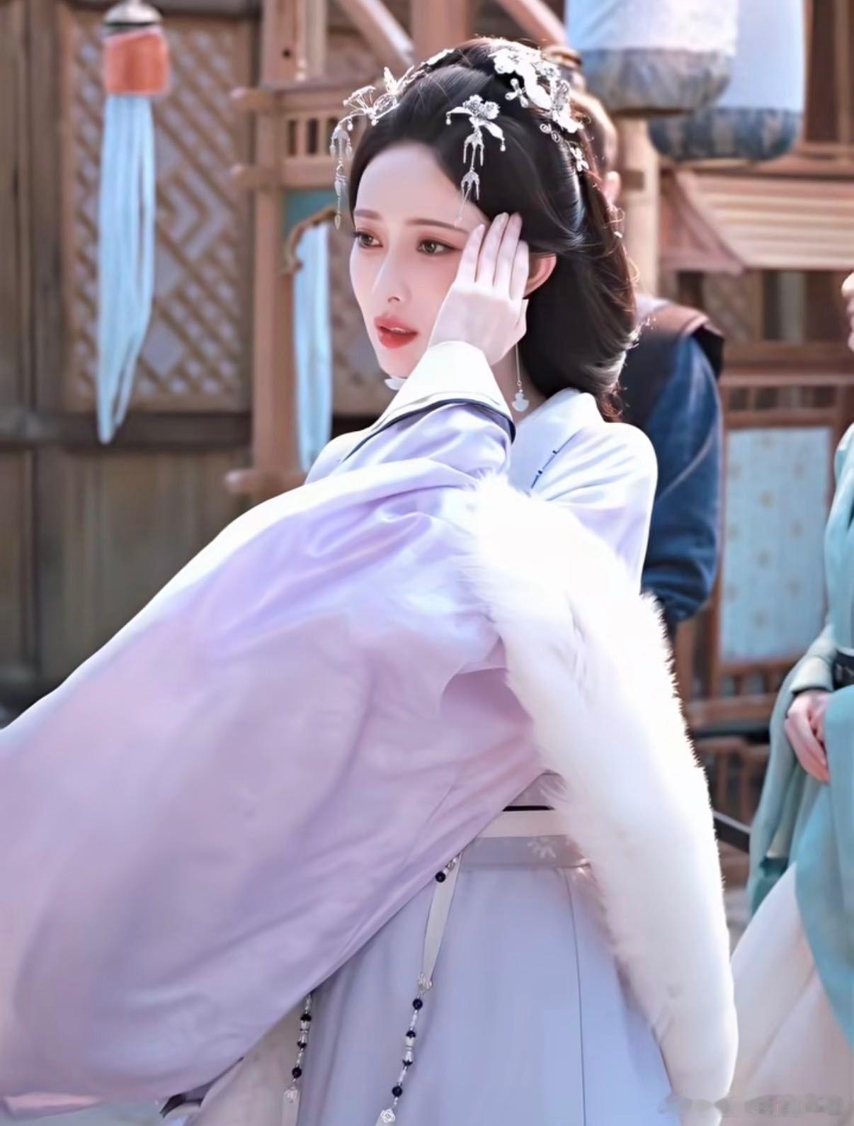孟子义何润东转圈圈不停转圈圈百花杀镇守西北的猛将，见到归家女儿满眼温柔，何润东、