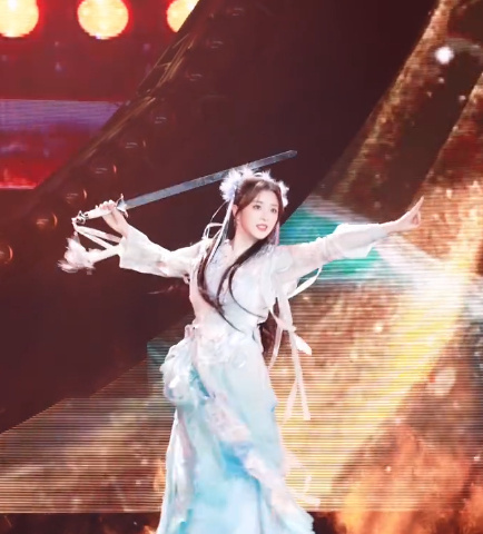 张含韵挽剑花是仙山来的吧 救命！张含韵挽剑花的样子简直像从仙侠剧里走出来的！每一